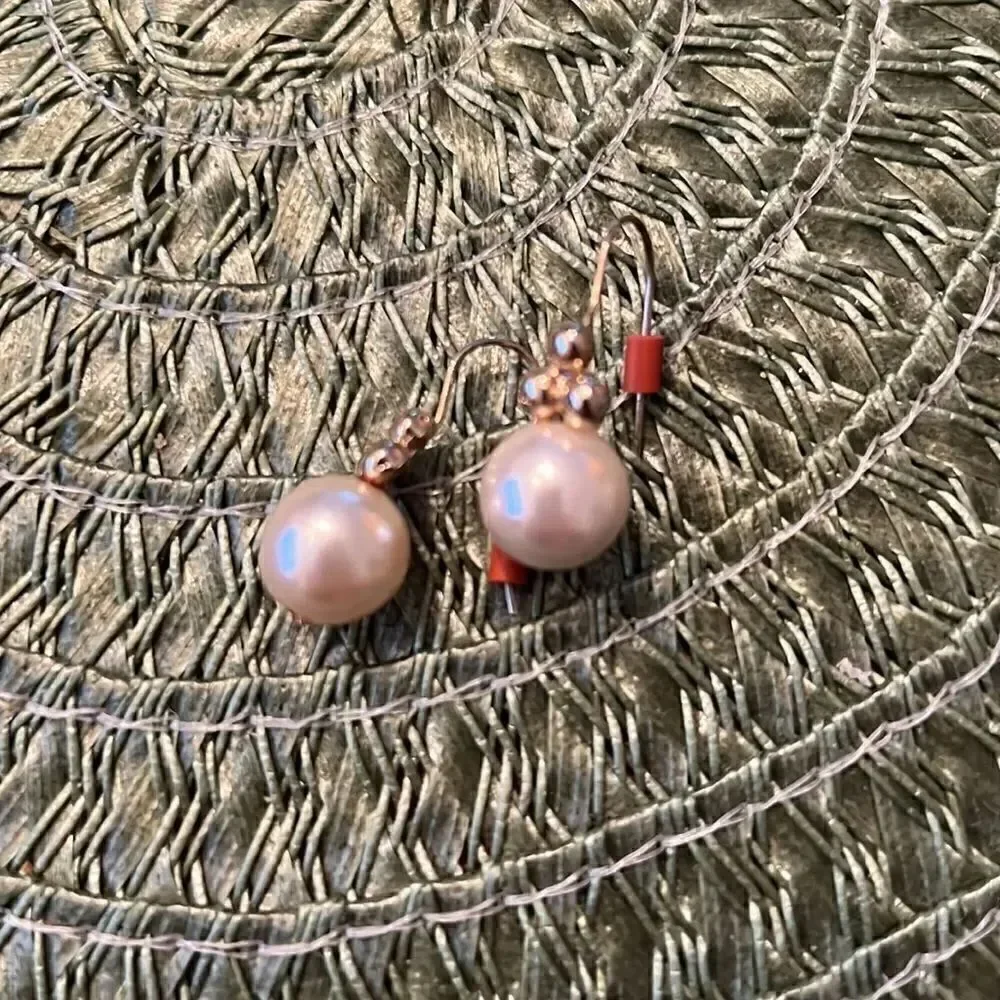 6 pair vintage faux pearl and gold colored earrings EVC